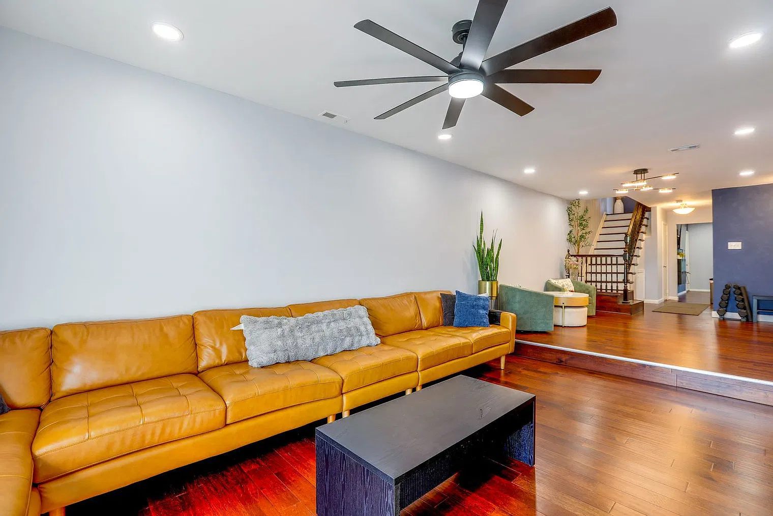 3 bed, 2.0 bath, 1657 sqft, $4,419 — Photo 2