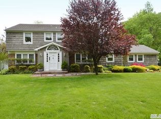 126 Burrs Ln, Dix Hills, NY 11746