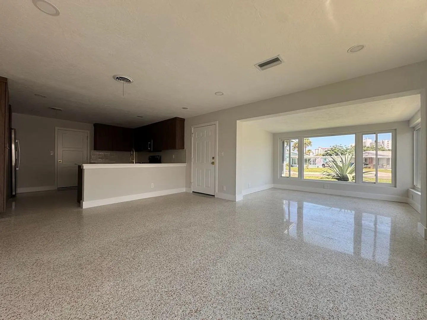 Remodeled 2/1 In Ormond By The Sea — Photo 4