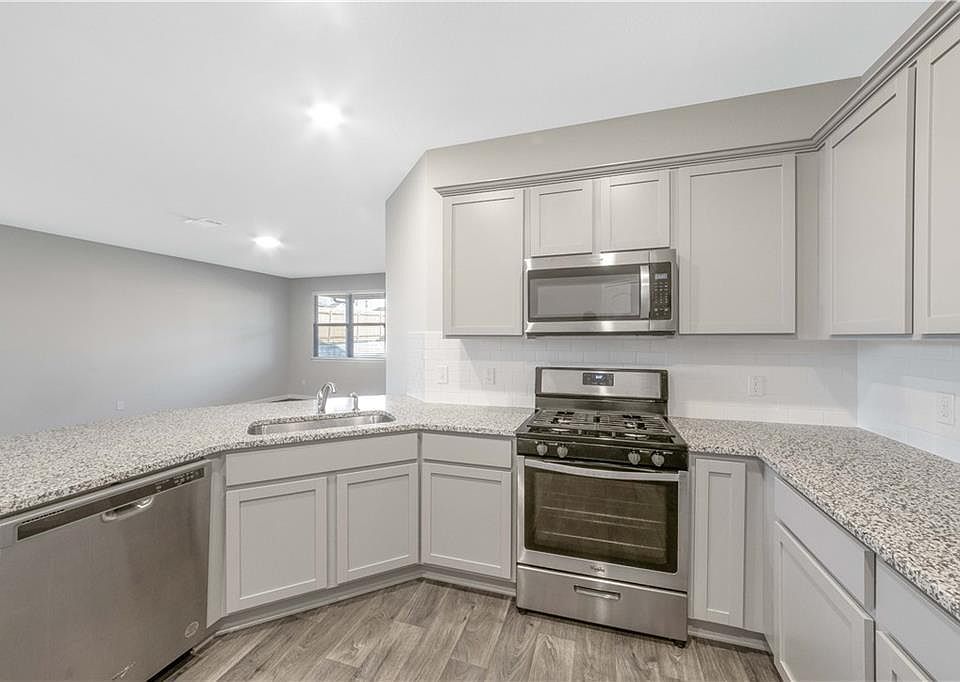 1st image of 141 Spider Lily Dr