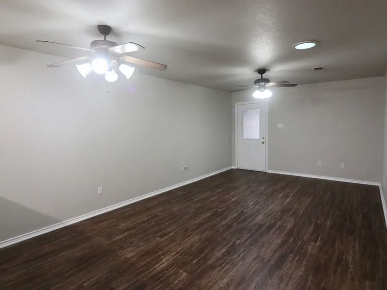 1124 W Spring St — Photo 3