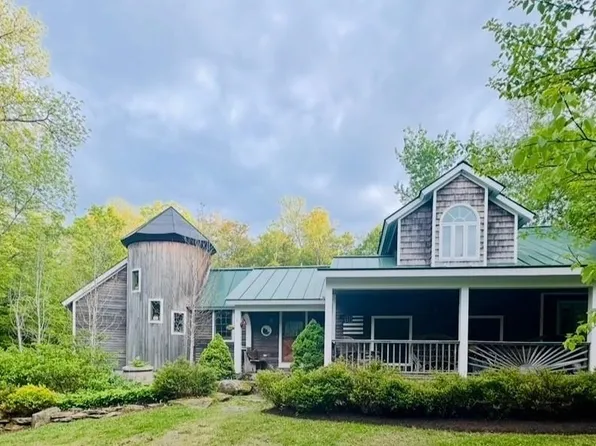 8 Twin Rocks Road, Dover, VT 05356