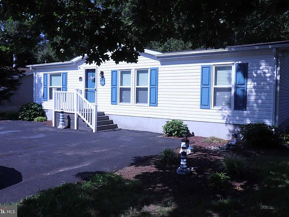 3rd image of 163 White Pine Dr