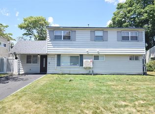32 W Cabot Lane, Westbury, NY 11590