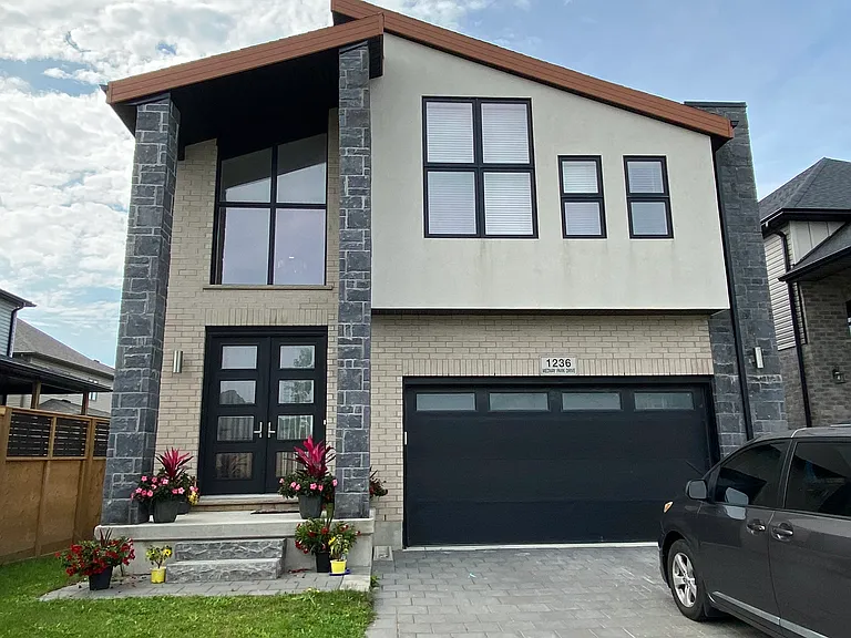 1236 Medway Park Dr — Photo 1
