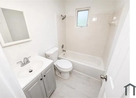 3 bed, 900 sqft, $1,350 — Photo 3