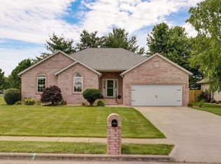 4989 S Tanager Ave, Battlefield, MO 65619