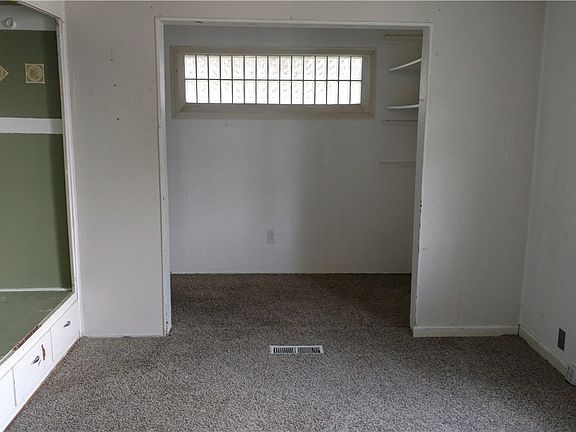3rd image of 4507 Yakima Ave