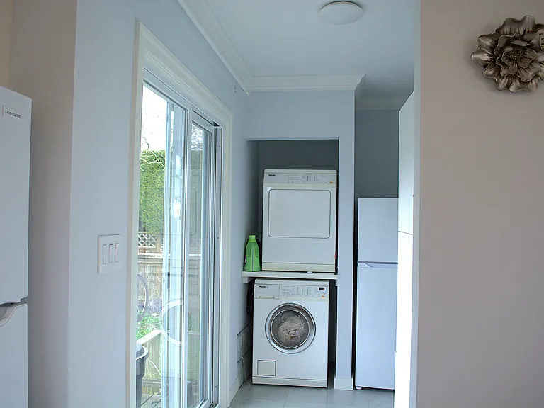 2251 Haywood Ave — Photo 8