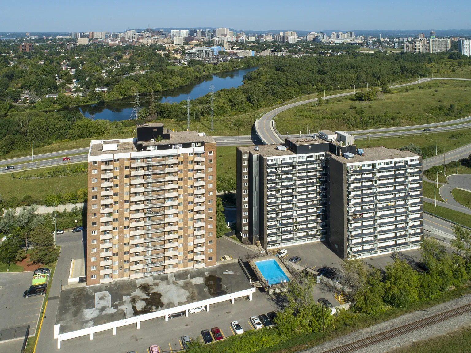 Riverside Towers — Photo 3