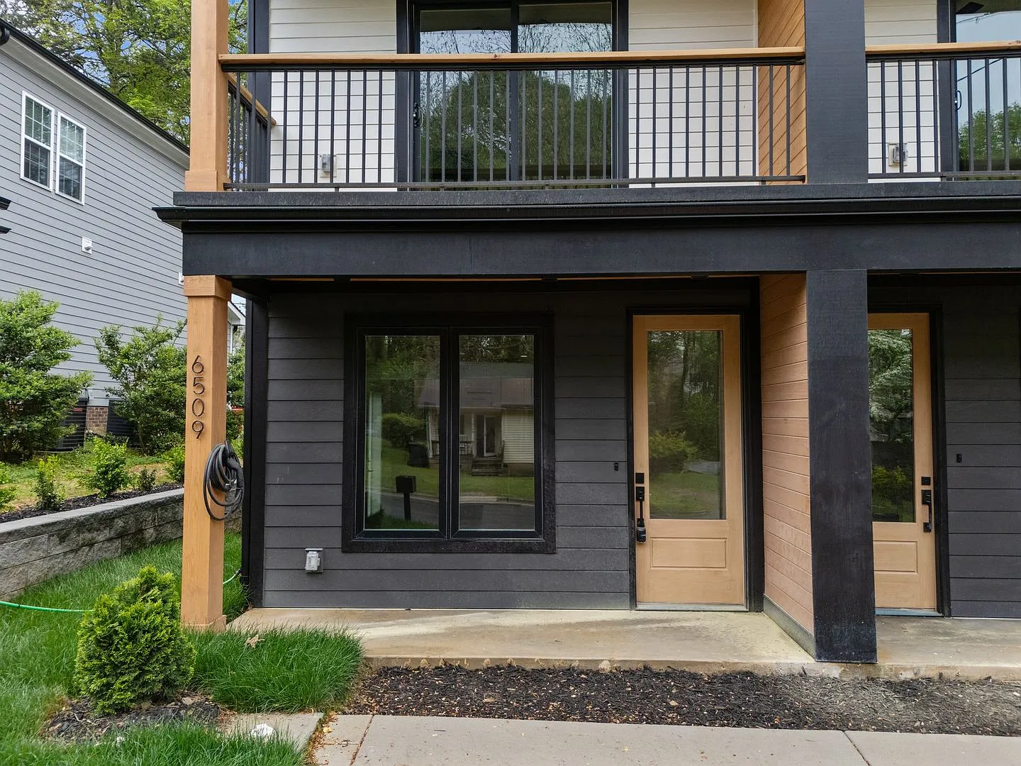 Gorgeous New Construction! Premium, Modern Finishes! Pet Friendly! — Photo 2