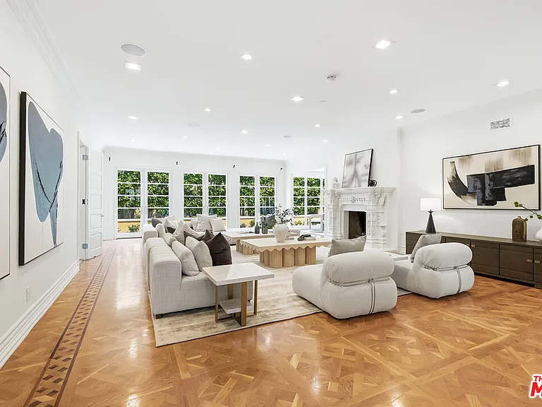 407 Robert Ln — Photo 17