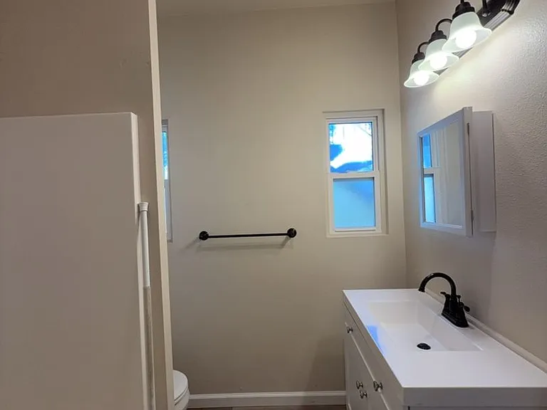 1125 N Main St — Photo 7