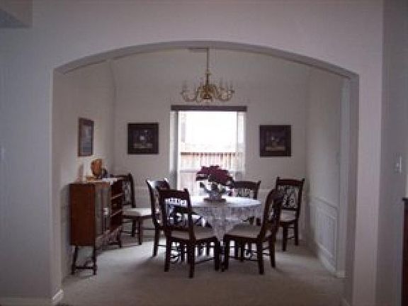 4th image of 1054 Rivertree Dr