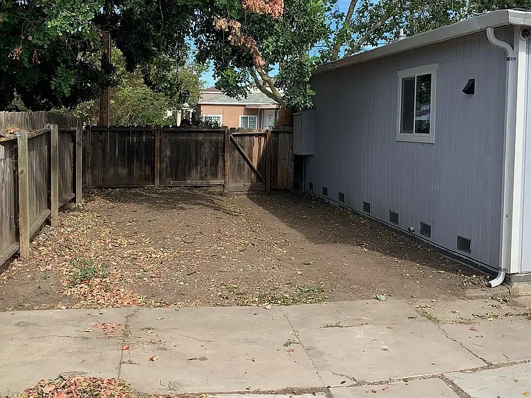 1291 Columbia St — Photo 11