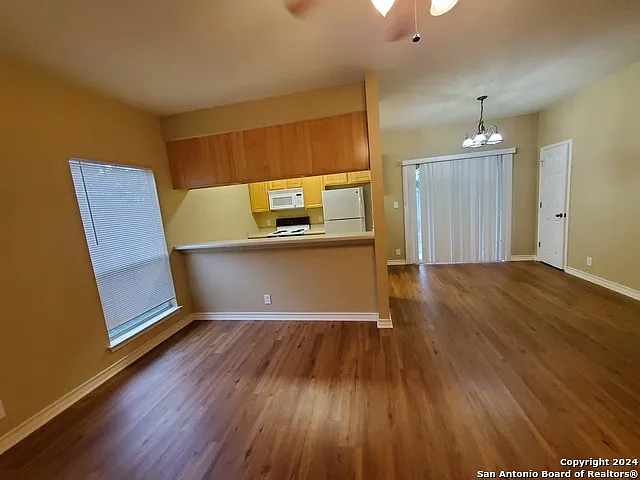 926 Misty Acres Dr — Photo 8