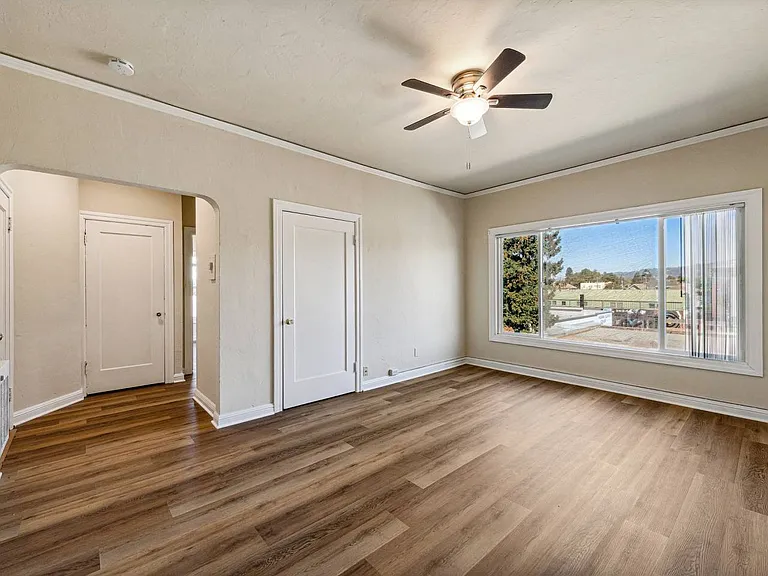3909 Shafter Ave — Photo 15