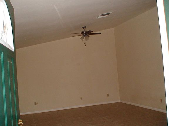 4th image of 1915 Gregory Dr