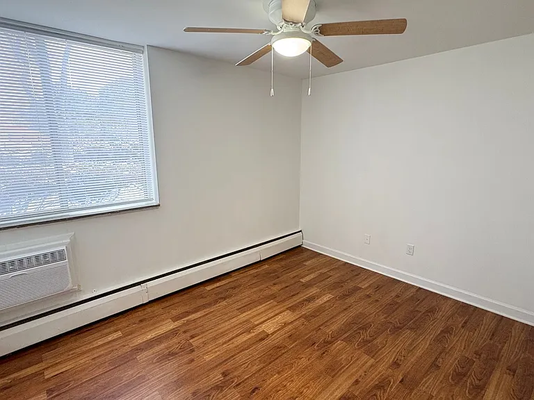 Marquette Apartments West — Photo 4