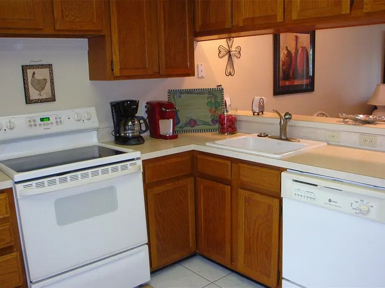 272 Woodlake Wynde #272 — Photo 6