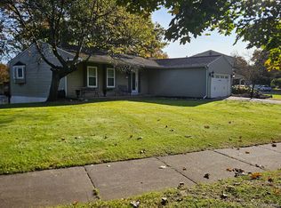 999 Meadowlark Dr, Waterford, MI 48327