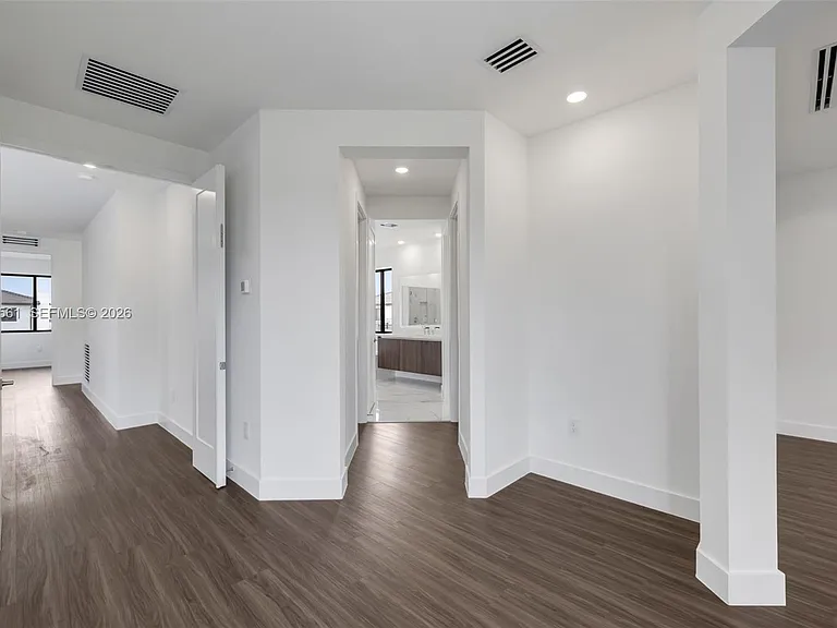 19749 NE 16th Pl — Photo 54