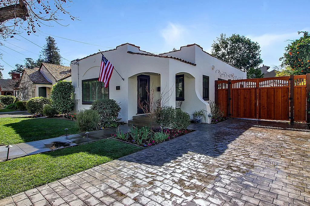 1491 Iris Ct photo 1