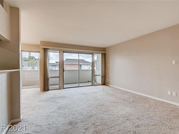 3rd image of 769 Oakmont Ave Unit 404