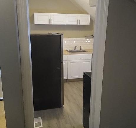 5th image of 3706 E 57th St #B