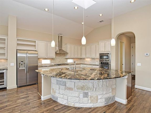 2nd image of 407 Bonaire Ct