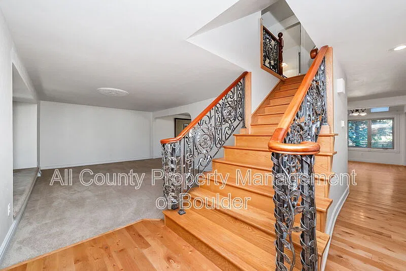 5 bed, 3.5 bath, 3432 sqft, $3,695 — Photo 4