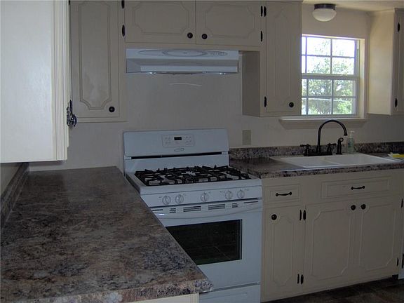 3rd image of 417 Bedford St