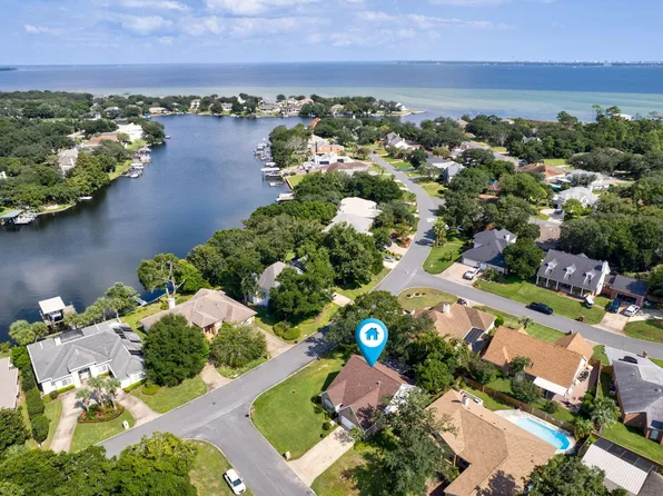 2812 Lee Trevino Ct, Shalimar, FL 32579