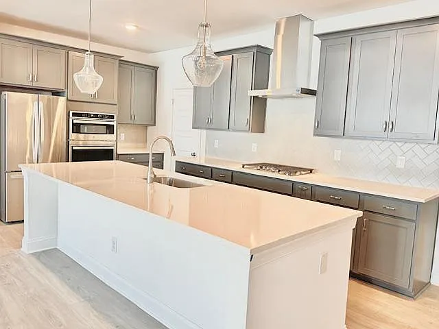 3 bed, 2.5 bath, 2325 sqft, $880 — Photo 3