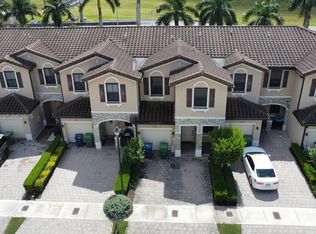 Isola, Homestead, FL 33032