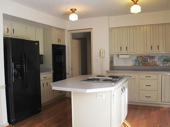 5th image of 123 Manor Brook Dr