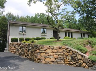 5245 Falcon Ridge Rd, Roanoke, VA 24018