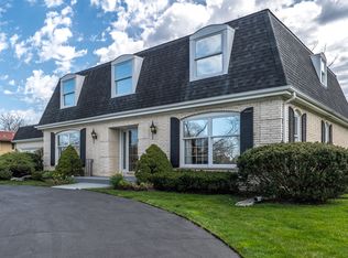 11 Hamilton Ln, Oak Brook, IL 60523