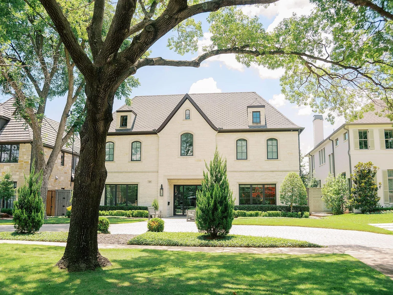 4 bed, 6573 sqft, $30,000 — Photo 1