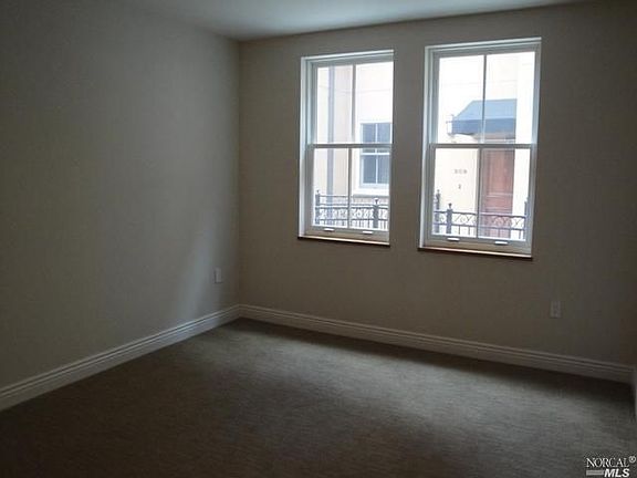 5th image of 588 Main St Unit 315