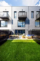 24 Huntington Street in Red Hook