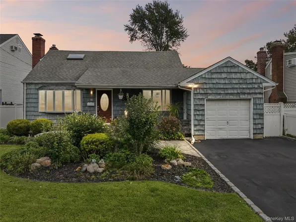 143 Deer Lake Drive, North Babylon, NY 11703