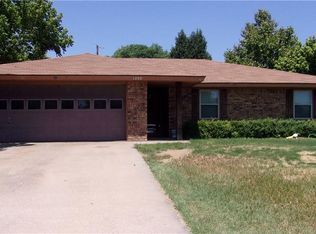 1200 Hidalgo St, Bowie, TX 76230