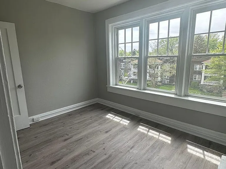 11118 Clifton — Photo 1