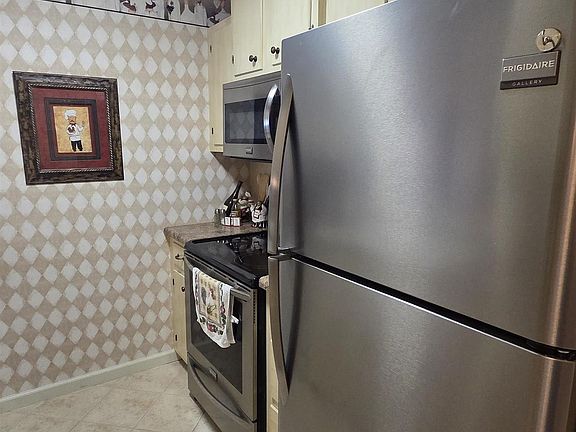3rd image of 135 Hillview Dr APT 38