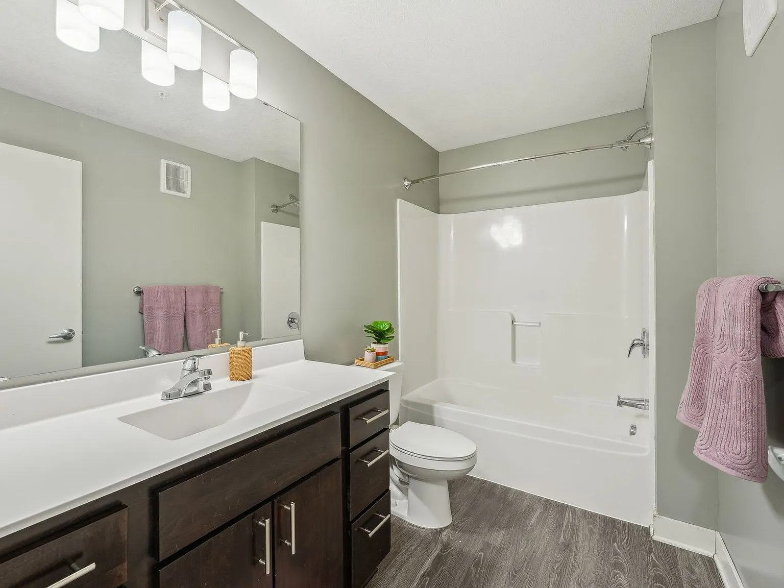 Spectrum Apartments & Townhomes — Photo 2