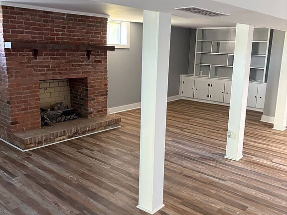 4th image of 955 Marion Rd