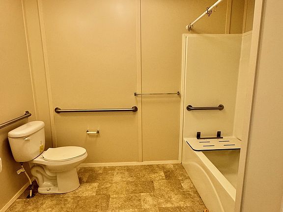 2nd image of 1301 Avenue A Trailer 3