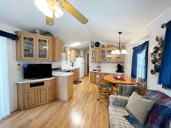 5th image of 4220 E Main St #E5
