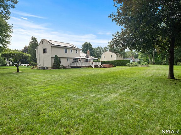5th image of 180 Huckleberry Lane